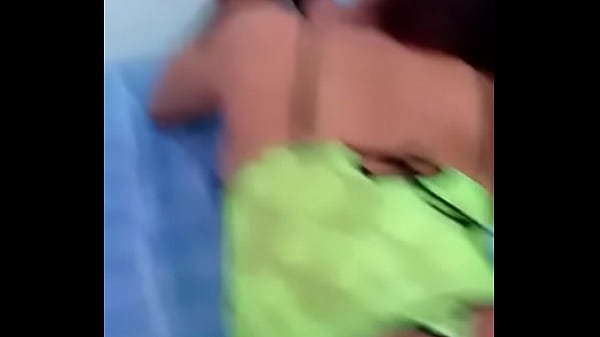 TransDanae menea el culito antes de gozar con un vergon..