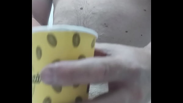 Imi place foarte mult sa ma masturbez la webcam si sa imi beau pisatul si sperma ! 