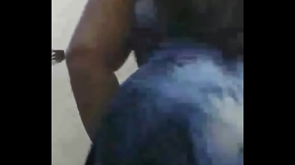 Gorda safada dan&ccedil;ando funk e exibindo sua raba