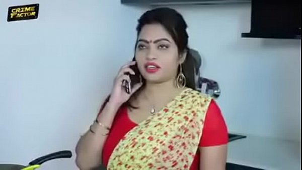 Big boob indian aunty in Saree thru cleavage