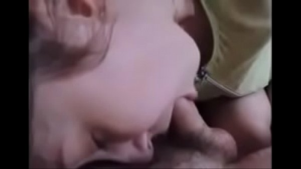 La babysitter s&rsquo;occupe de