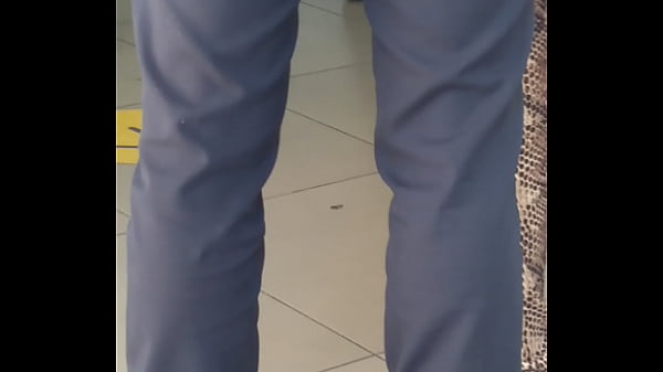 En la fila del banco me encontr&eacute; a esta delicia  