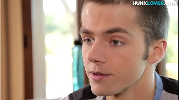 Athletic amateur goes nude and wanks his shaft 