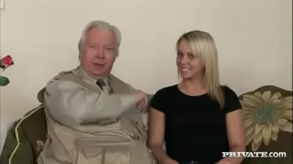 Kitty Cat Does Her First DP