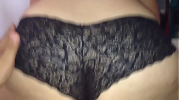 Rica esposa culona en tanga negra