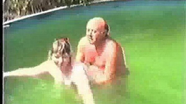 Older amateur couple in pool  