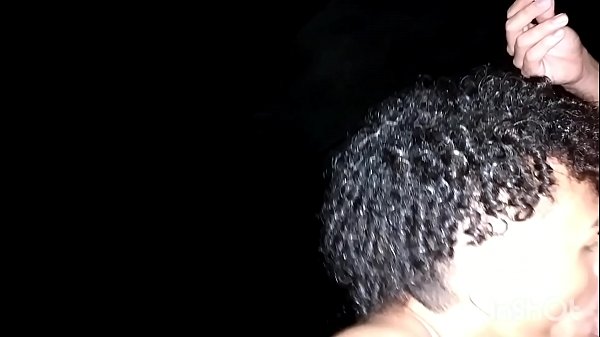 Fudendo ao ar livre com o ativo do Grindr 