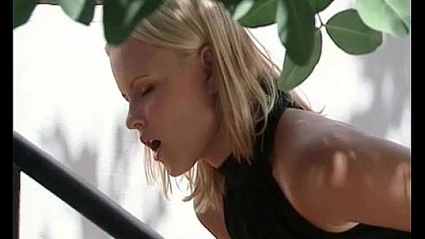 Amazing blonde babe going crazy rubbing