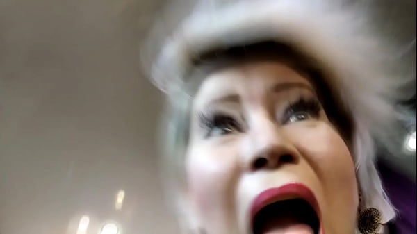 An adult Girl and a Dick .!. Funny conversations of a mature lady with a dick in her mouth... 