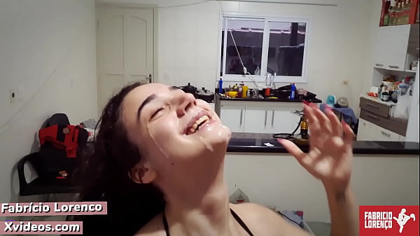 Caiu na Net Novinha Dando a Bucetinha e Gemendo Alto na Vara do Patr&atilde;o! 