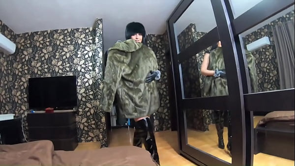 MilfyCalla- Deep blow-job and cum play while wearing a hot green fur-coat , leather gloves and long boots 213- previewTo ...
