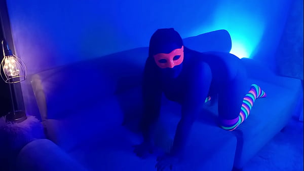 En Este Bar Le Das Dinero Extra A La Camarera Y Te Folla En Su Habitaci&oacute;n Especial!! Le Encanta La Verga De Extra&ntilde;os!! 1