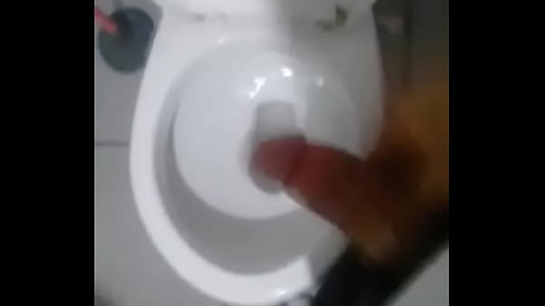 Mi amigo me manda dedicatoria mientras se masturba  