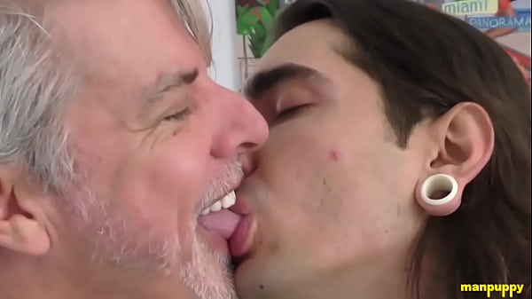 Hot Kisses Exchange With My Horny Daddy 
