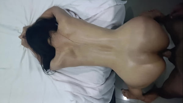 စောက်ပတ်ယားတဲ့ စော်အထန်လေးကို ဘဲမသိအောင်ခိုးလိုး  