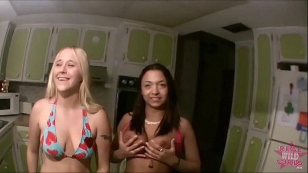 White Trash Teens Eating Pussy in The Tub p1