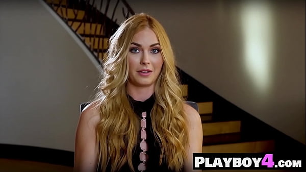 Sexy MILF shows nice body