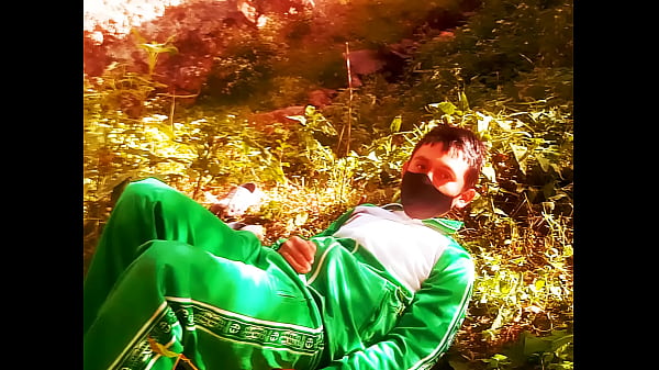 chico va al monte con buzo tanga y brazier 