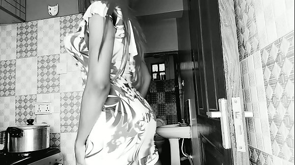 भारतीय सौतेली बहन मेरे लिए बंगाली पोर्न से साड़ी उतारती है