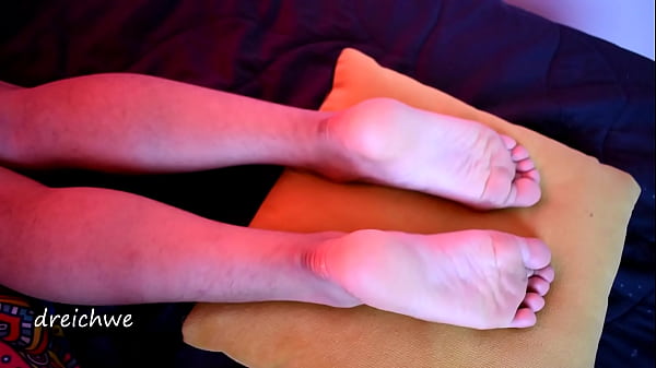 voy a hacerte la paja con mis pies  