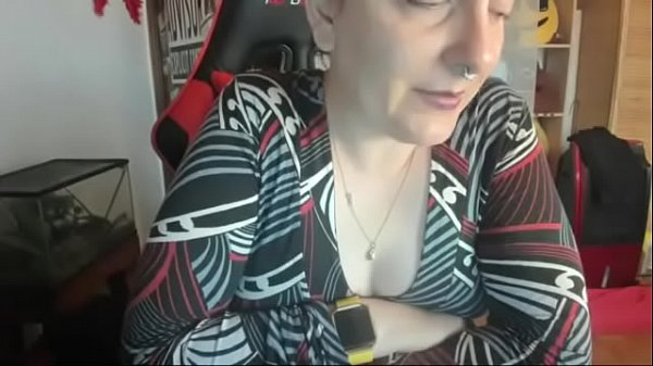 Non vorresti essere anche tu nei panni del mio slave coglione?  