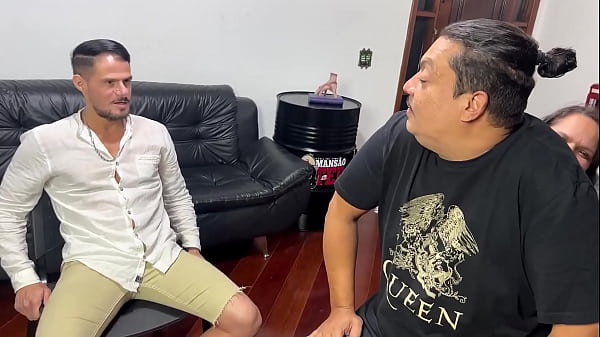 El Toro De Oro levando aquela cantada e quase cedeu, escapou por causa da esposa Paty Bumbum