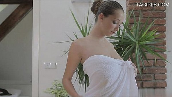 Amateur allure close up penetration