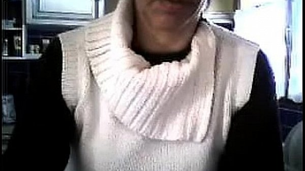 Older Web Cam Slut Showing Tits
