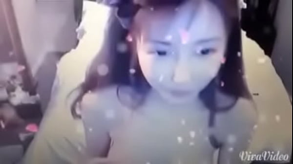 Vietnamese bigtits girl cam - Phương B&eacute;