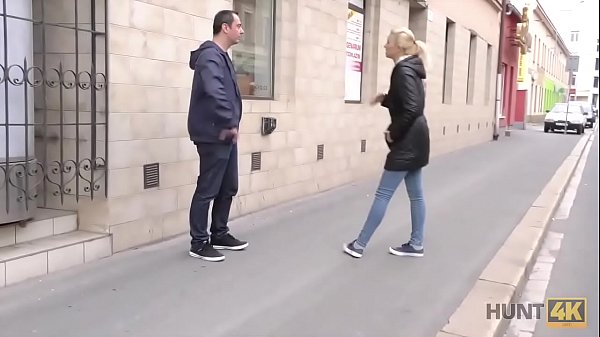 HUNT4K. Sweet r. in front of her boyfriend&acute;s eyes