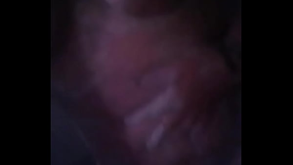 Napaljena mala pod tusem