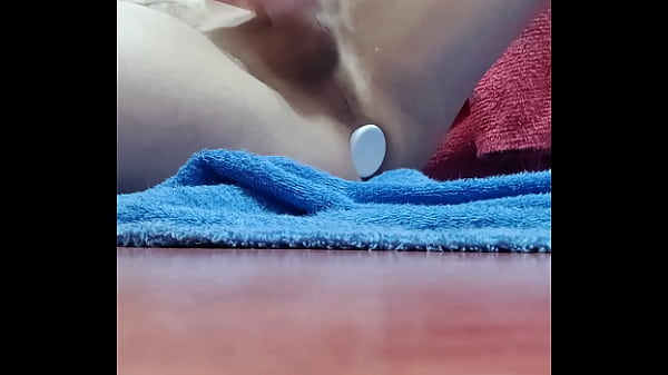 Gran corrida con un dildo en el culo