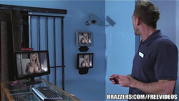 Brazzers - Chloe Addison gives everyone a free show