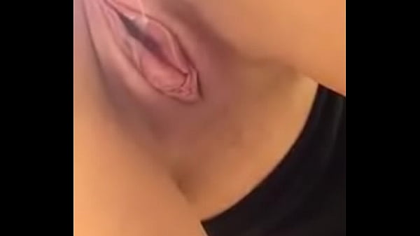 FAZENDO DE CHUPETA O CONSOLO AT&Eacute; GOZAR MUITO