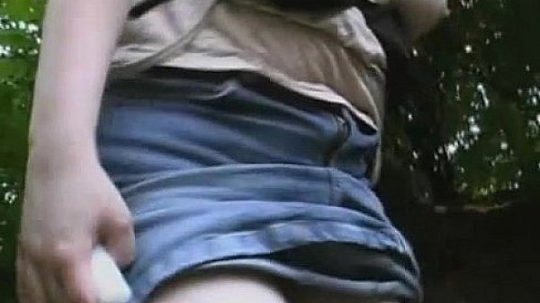 Amateur teen girlfriend toys and sucks outdoor with facial