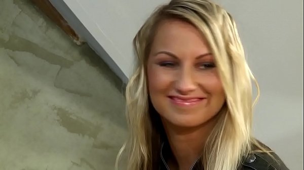 Risponde ad ann cio come modella e si eccita come a vacca in calore