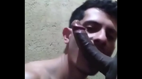 Tomando leite na cara