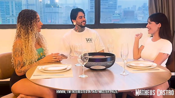 DESAFIEI MINHAS AMIGAS EM UM JOGO ONDE O PR&Ecirc;MIO ERA SEXO A TRES LA NO MEU APERTAMENTO - COLLAB BRUNINHA A SURFISTA E STELLAR