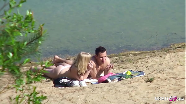 18 Jahre junges deutsche P&auml;rchen hat Sex am See und wird einfach versteckt gefilmt 