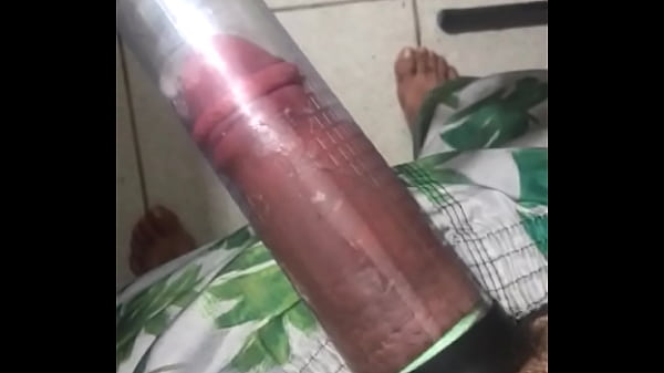 Bombando a pica at&eacute; deixar enchada