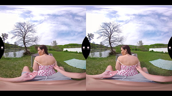 LustReality Outdoor Sex Date With Curvy Babe VRPorn