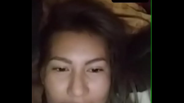 Una charapita ardiente... Sacando plan para que la follen