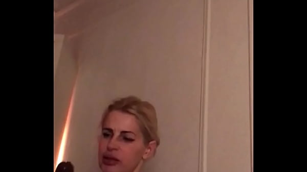 Russian Milf giving me head after delivering her package