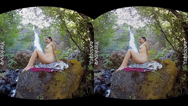 Watch as Calliope from Yanks gently teases her clit and works herself to a shuddering orgasm in this awesome VR video 