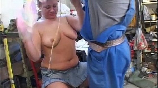 Signora matura vogliosa chiavata in garage  Mature lady eager fuck in the garage  