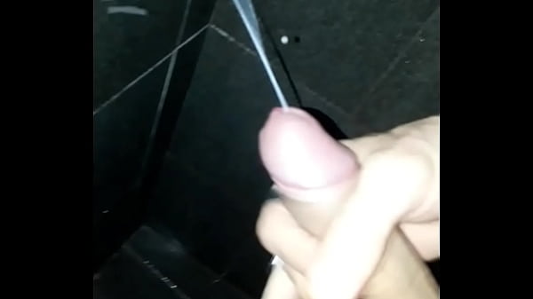 Tocando aquela antes de sair para ir trabalhar