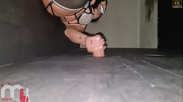 O corno deixou o safado branquelo fazer o que queria comigo, depois nao pode reclamar se eu engravidar de outro.