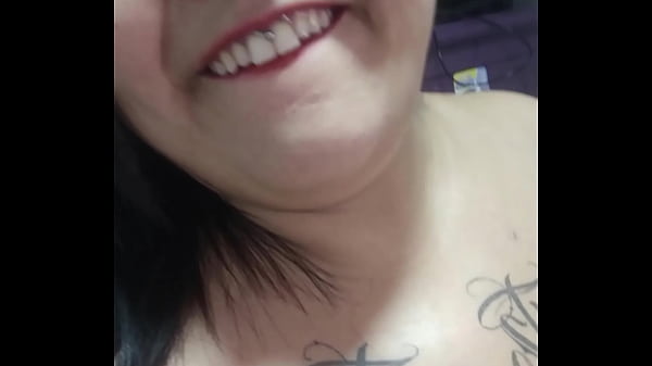 Adoro me exibir e sentar no meu consolo