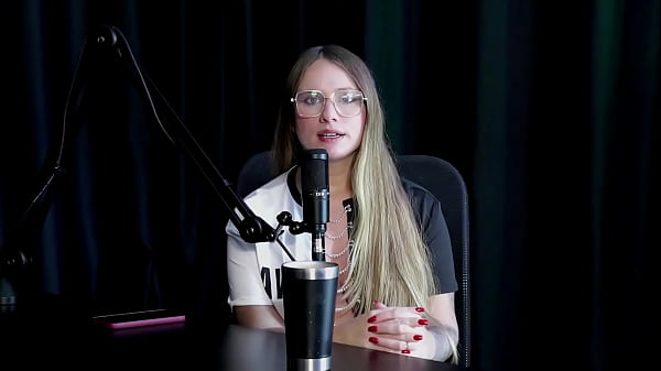 Come&ccedil;ou como modelo depois de se fazer ser demitida, fez v&iacute;deos de sexo hot, a fam&iacute;lia aceita bem, e quando gravou com mulheres... - Naty Varga (SHEER/RED)