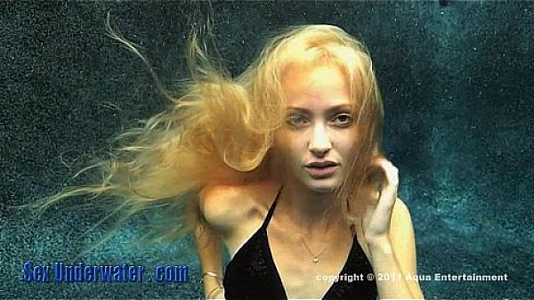 Becky Lynn Underwater Blowjob